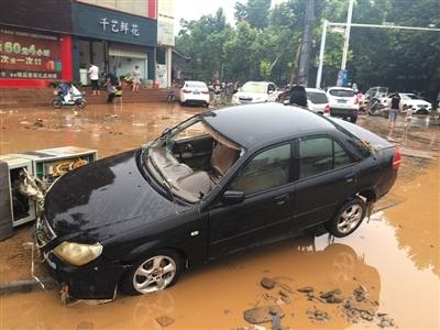 河南暴雨致京廣線中斷 近20趟列車停運(yùn)（圖）